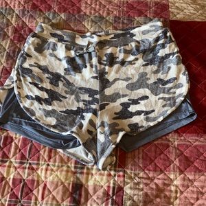 Camo Zyia boyfriend shorts with lining - large